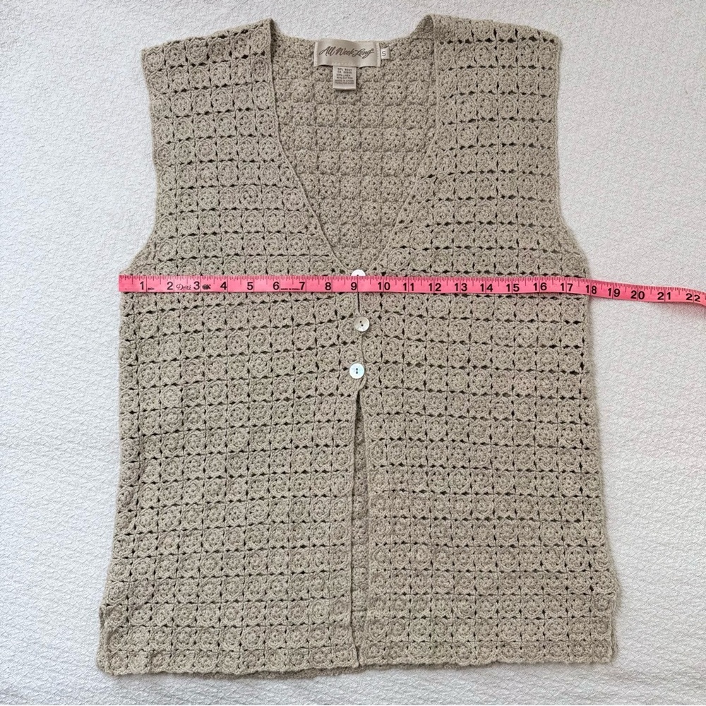 Beige Crochet Sleeveless Blouse Y2K Women’s size S Boho attire See Measurements - Picture 6 of 7